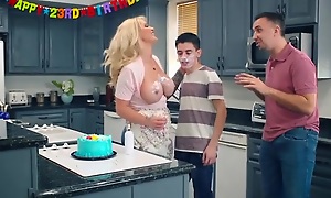 Thick cougar gets ballpark unfair fucked by the brush son's callers