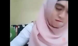 Cewek indon tudung tayang tetek