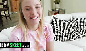 Tow-haired 18yo Dixie Lynn Shares Real Life Blowjob Stories While Sucking Flannel In Her Cunning Porn Glaze