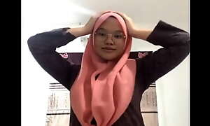 Hijab toket kecil colmek