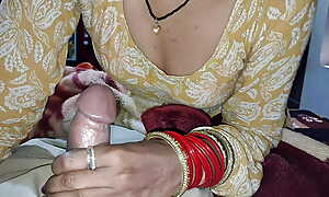 Bhabhi Caught Masterbating Get Intrigue b passion Her Wet pussy