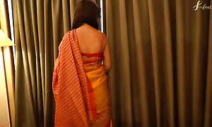 Desi girl looking hot in an Indian saree and ready to leman hard