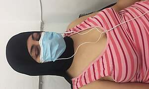 Hot wife masturbates on cam to please a subscriber