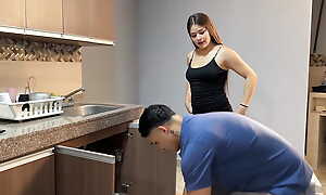 Tiny Colombian girl hires a plumber and ends far acquiring in the money fixed inside her tight asshole