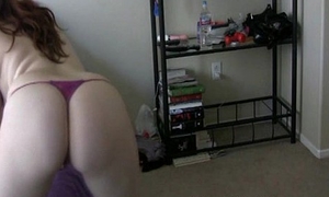 Amateur Sexy Girlfriend Strips And Twerks On Cam