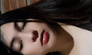 Mi padrastro me masturba deli