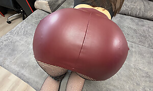 A huge ass in a overheated go underground piece of baggage was stretched over a guy's dick!